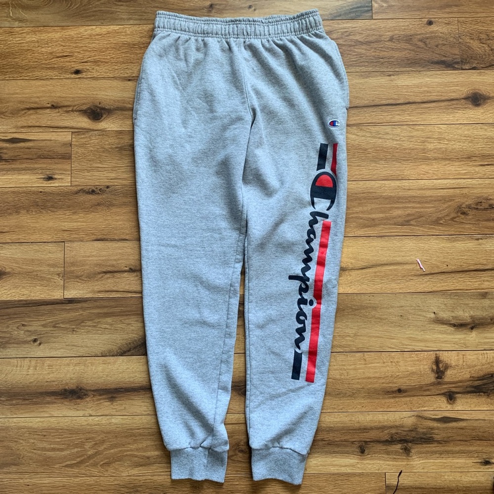 🏁 Champion sweatpants

#grey
#sweatpants
#champion
#vintage
#fashion